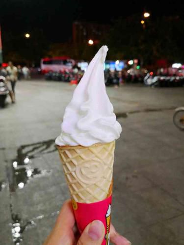 加盟一個(gè)蜜雪冰城小店一年掙多少，加盟一個(gè)蜜雪冰城小店一年掙多少