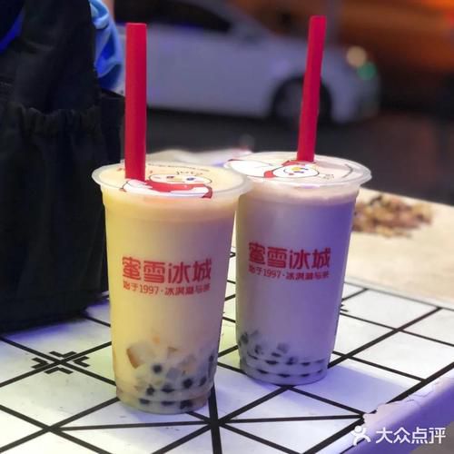 加盟蜜雪冰城一年賺多少錢(qián)，蜜雪冰城加盟店一個(gè)月收入多少