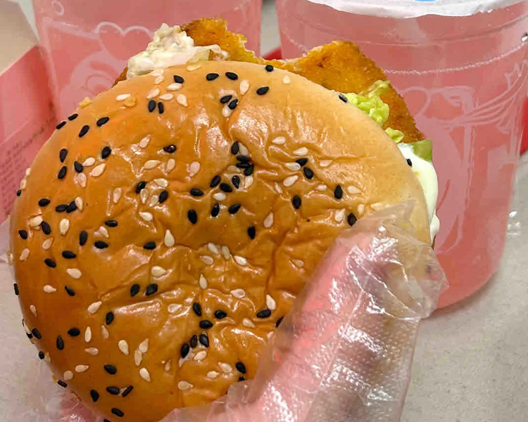 華萊士加盟一家店需要多少錢，華萊士漢堡品牌加盟費多少錢